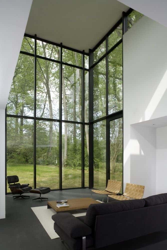 پنجره‌های شیشه‌ای از کف تا سقف