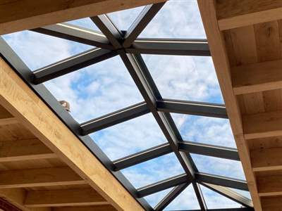 شیشه‌ های دو منظوره خورشیدی